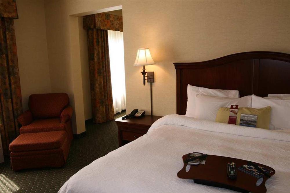 Hampton By Hilton Brattleboro Hotel Room photo